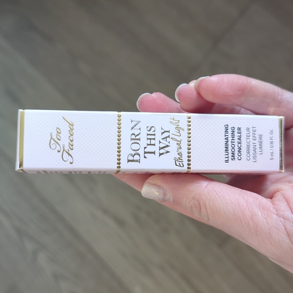 Brand new Too Faced concealer - Picture 1 of 5